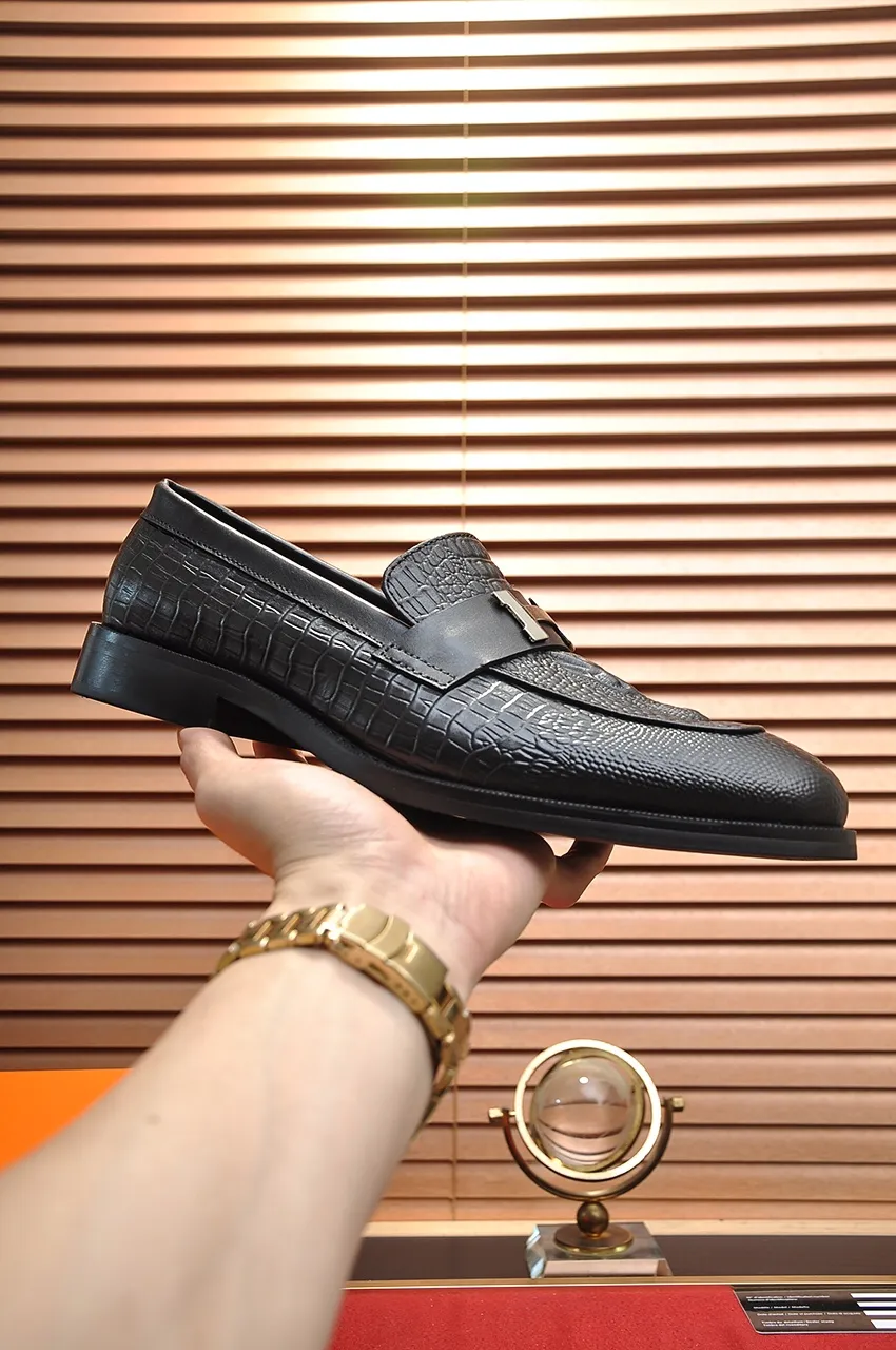 Men's shoes💰460💶[HERMES] (sheepskin lining)🍀Italian top luxury🍀He does not pursue novel styles and gorgeous colors, but attracts the favor of successful men with his flawless, elegant and classic style. Formal leather shoes This very comfortable, simple and stable style allows you to easily match any style! The pattern is absolutely 1:1 refined from the original case, and we strive for excellence in materials, imported cowhide + sheepskin lining💪💪💪extraordinary texture👍! .Black Brown Size: 38-45 (45 customized)